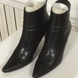 Women Ann Taylor black leather heel booties size 7.5 made in Italy